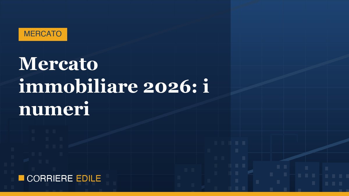 Cartello vendesi su un edificio residenziale italiano ristrutturato nel mercato immobiliare del 2026